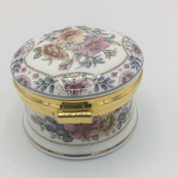 Vintage Elizabethan  Falcon porcelain jewelry box - Picture 5 of 6
